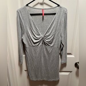 Ruby‎ Ribbon | Gray Blouse Twisted Front Sz L